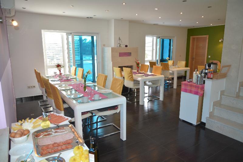 Villa Avantgarde B&B Mlini Buitenkant foto